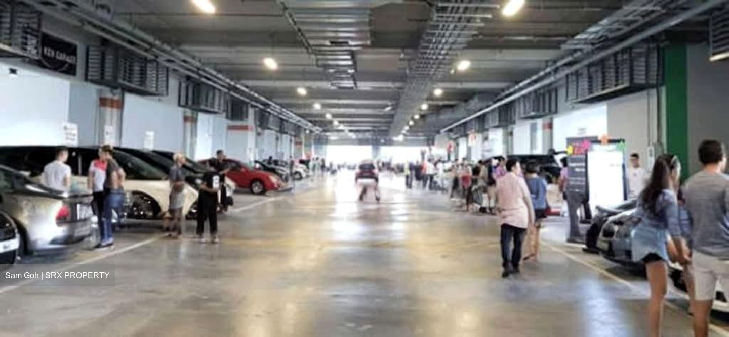 Carros Centre (D25), Factory #534419281